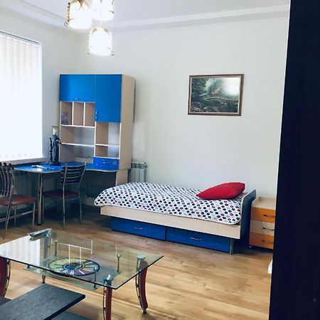 Centre Apartment Kamianets-Podilskyi Ngoại thất bức ảnh